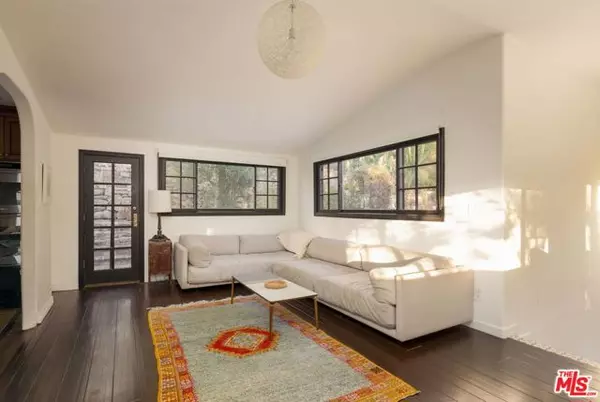 Los Angeles, CA 90068,3278 Primera Avenue