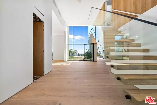 Los Angeles, CA 90049,2501 Banyan Drive