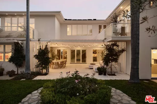 873 Berkeley Street, Santa Monica, CA 90403