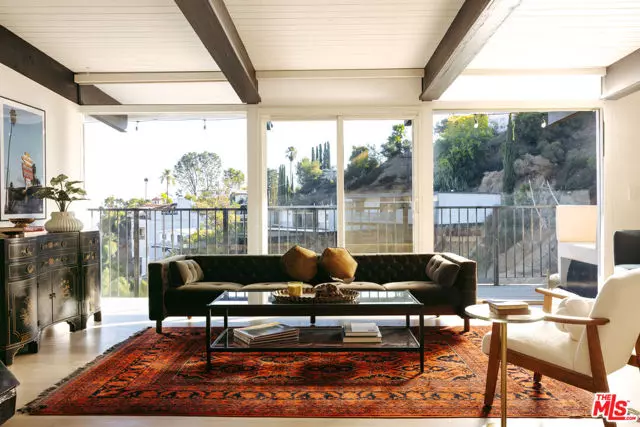 Los Angeles, CA 90068,2808 Lambert Drive