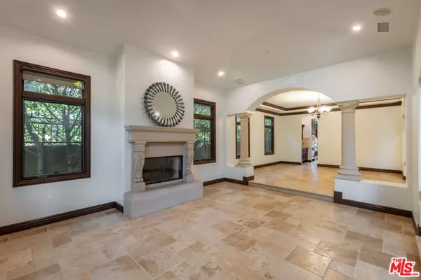 Beverly Hills, CA 90211,120 S Almont Drive