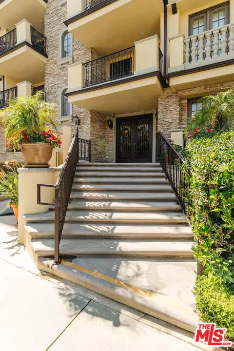 Los Angeles, CA 90025,1835 Pandora Avenue #302