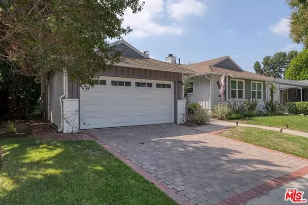 Valley Village, CA 91607,12814 Collins Street