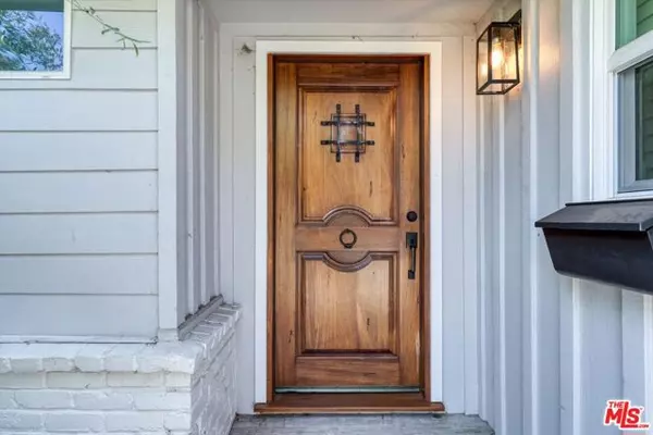 Valley Village, CA 91607,12814 Collins Street