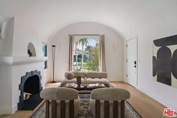 Los Angeles, CA 90016,3039 Vineyard Avenue