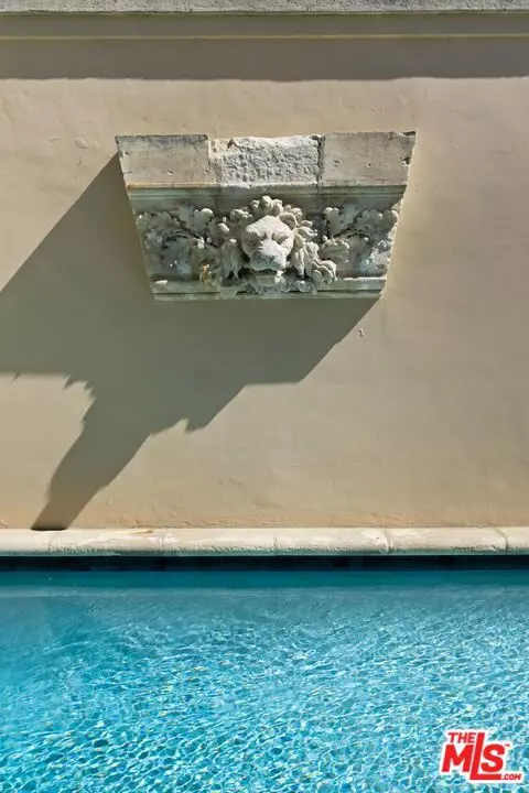 Los Angeles, CA 90046,7398 Pyramid Place