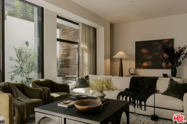 702 N Doheny Drive #TH1, West Hollywood, CA 90069