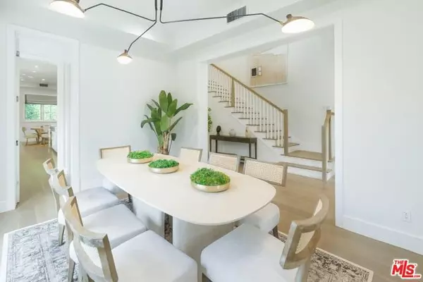 Los Angeles, CA 90049,11413 Bolas Street