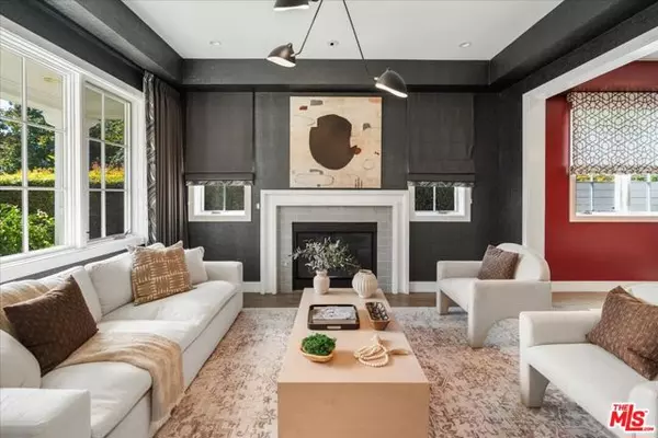 Los Angeles, CA 90049,11413 Bolas Street