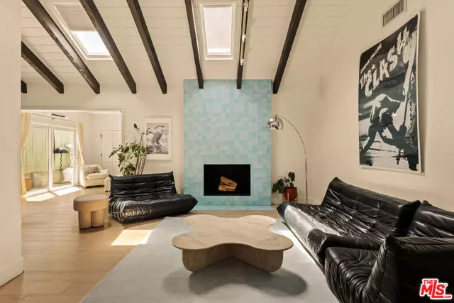 4841 Don Pio Drive, Woodland Hills (los Angeles), CA 91364