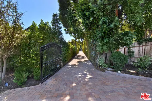 Encino (los Angeles), CA 91316,4678 White Oak Avenue