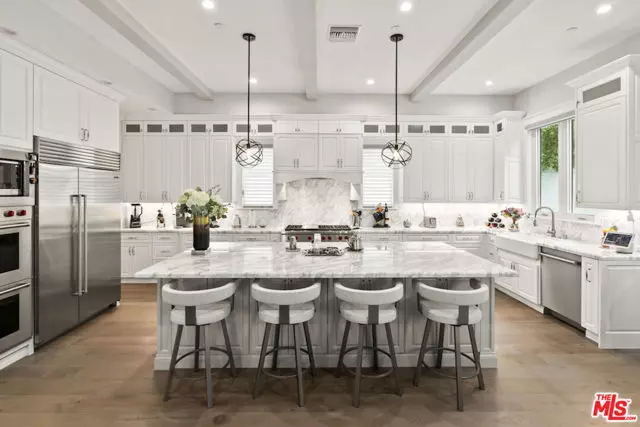 Manhattan Beach, CA 90266,592 30th St