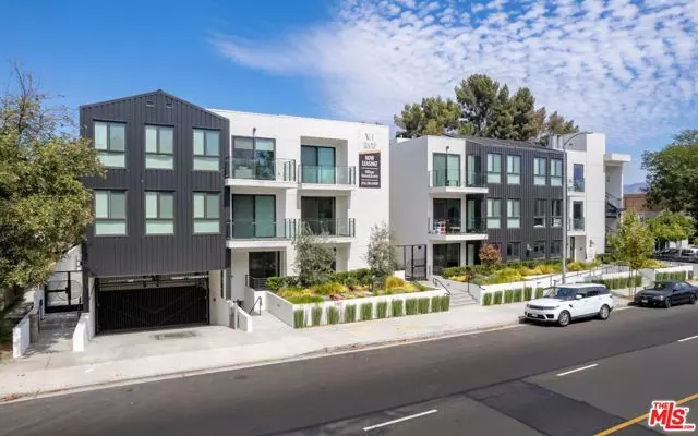 North Hollywood (los Angeles), CA 91602,11445 RIVERSIDE Drive #208