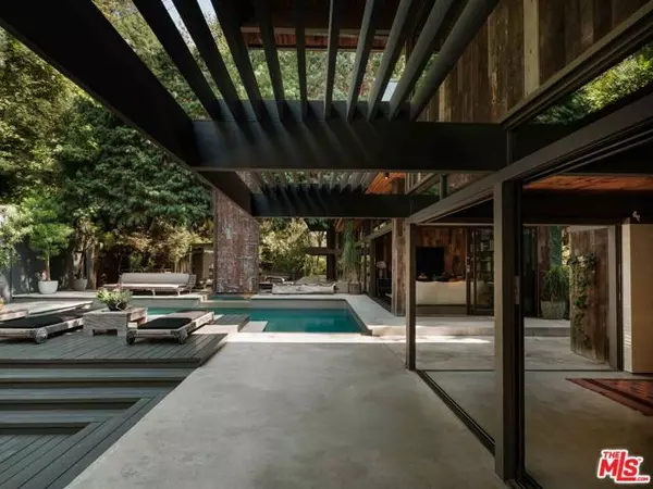 Los Angeles, CA 90046,2563 Nichols Canyon Road