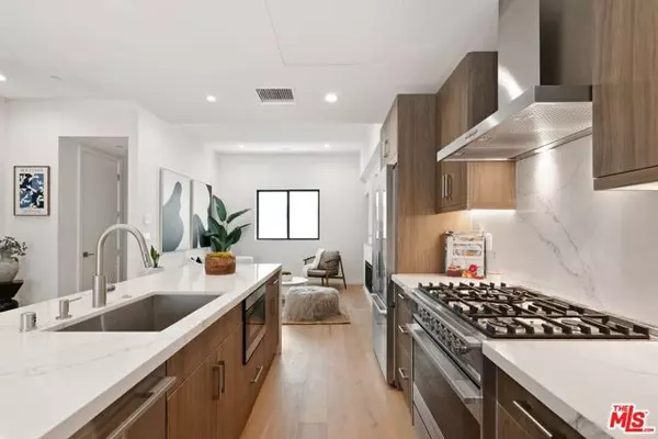 Los Angeles, CA 90066,3809 S Verona Court