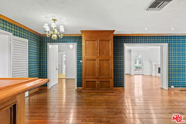 Beverly Hills, CA 90210,710 N Alta Drive