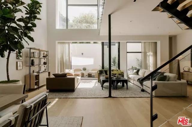 702 N Doheny Drive #TH21, West Hollywood, CA 90069