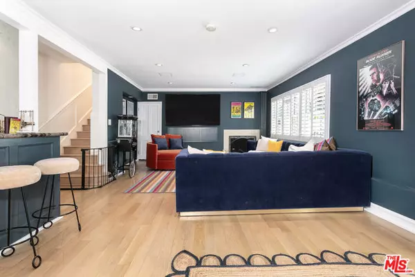 Los Angeles, CA 90049,657 N Saltair Avenue