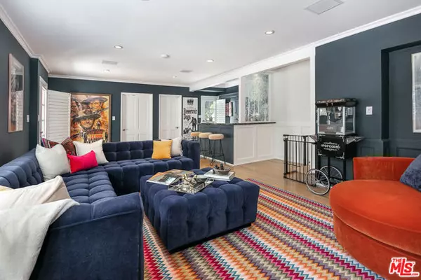 Los Angeles, CA 90049,657 N Saltair Avenue