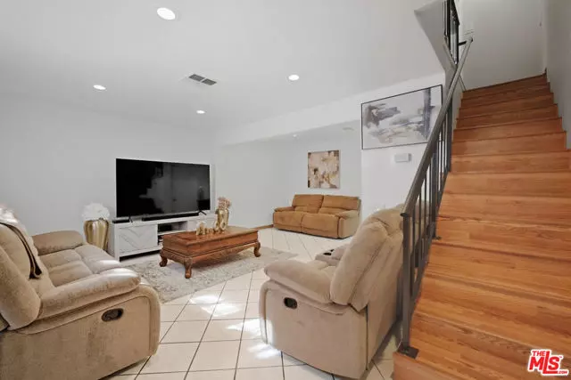 7422 Hazeltine Avenue #3, Van Nuys (los Angeles), CA 91405