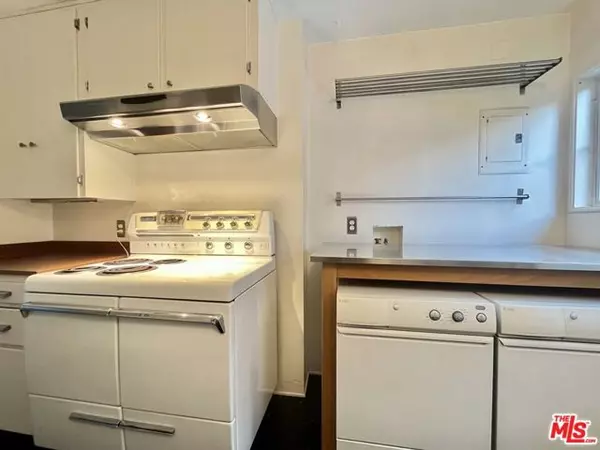 Los Angeles, CA 90016,5205 Village