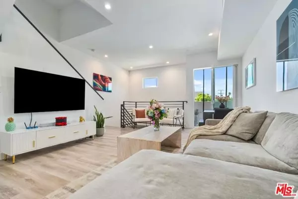 Los Angeles, CA 90066,4912 S Centinela Avenue