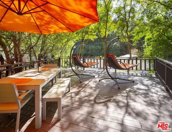 Los Angeles, CA 90077,10335 Oletha Lane