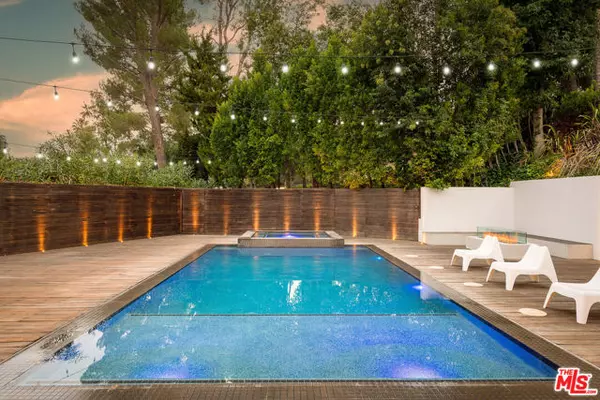 Calabasas, CA 91302,23136 Park Contessa