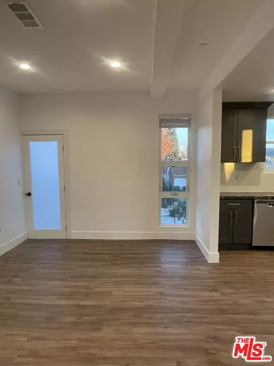 North Hollywood (los Angeles), CA 91606,6633 Troost Avenue #102