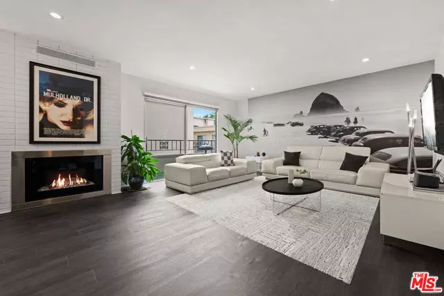 1221 N Kings Road #207, West Hollywood, CA 90069