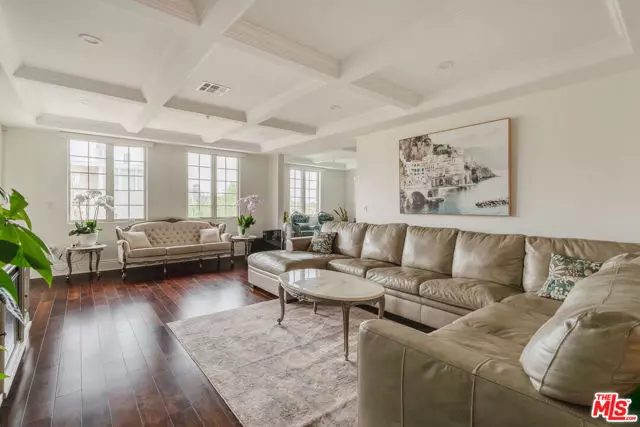 Los Angeles, CA 90025,1835 Pandora Avenue #302