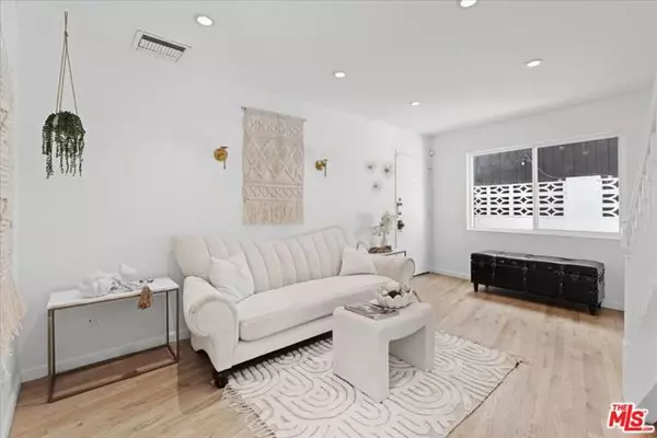 Los Angeles, CA 90027,3314 Griffith Park Boulevard #5