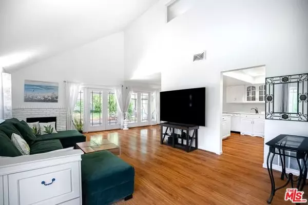 Valencia (santa Clarita), CA 91354,27003 Rio Prado Drive