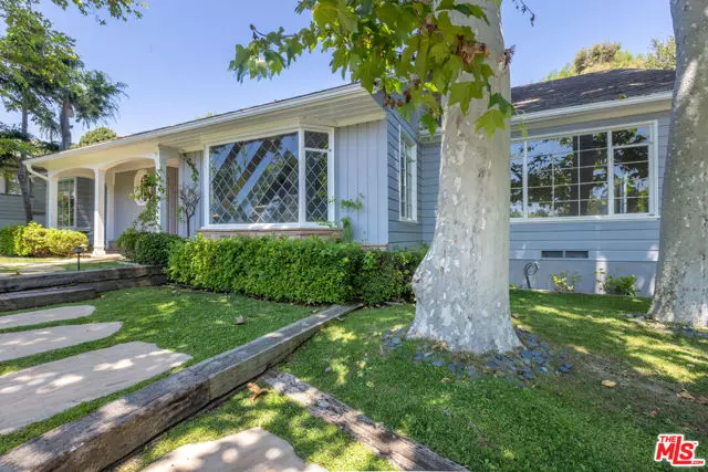 Los Angeles, CA 90049,11339 Thurston Place