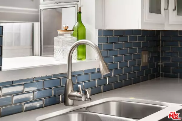 North Hollywood (los Angeles), CA 91605,7020 Mary Ellen Avenue