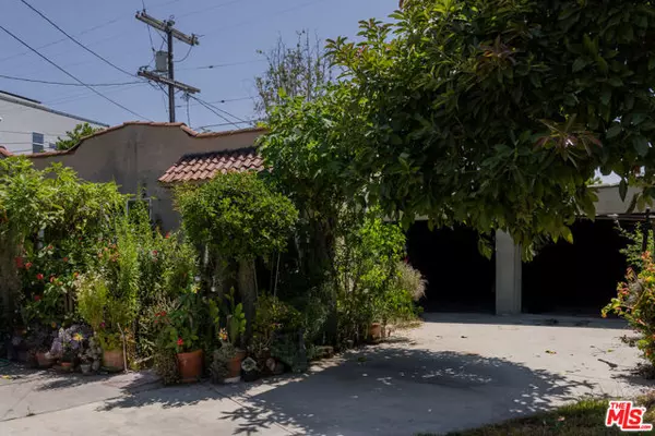 Los Angeles, CA 90016,2922 S Redondo Boulevard