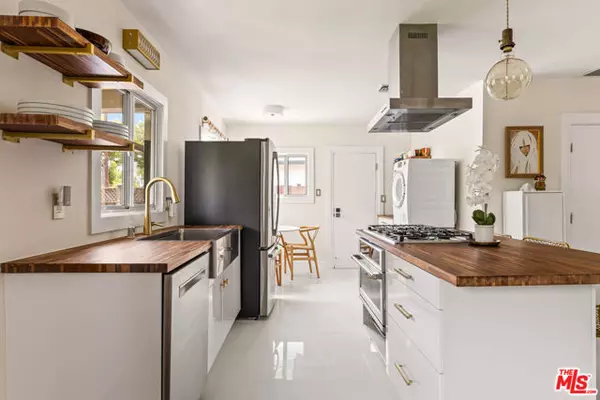 11202 Emelita Street, North Hollywood (los Angeles), CA 91601