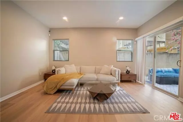 Van Nuys (los Angeles), CA 91405,14554 Kittridge Street