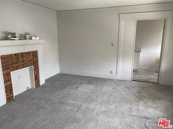 Los Angeles, CA 90004,120 N Berendo Street