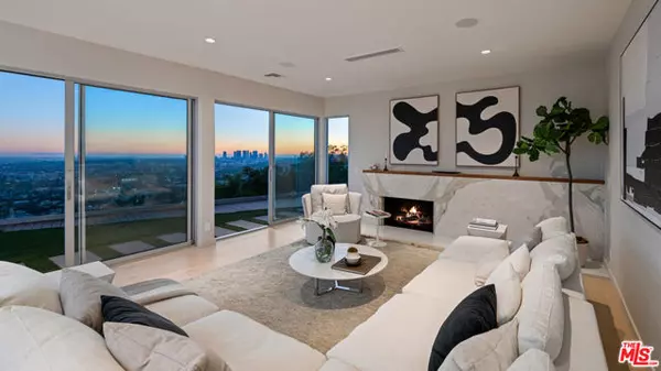 Los Angeles, CA 90069,8515 Hedges Way