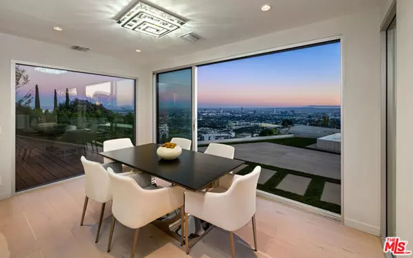 Los Angeles, CA 90069,8515 Hedges Way