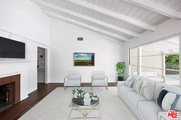 15519 Huston Street, Encino (los Angeles), CA 91436