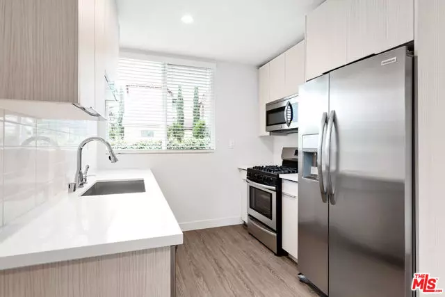 1117 S BRONSON Avenue #10, Los Angeles, CA 90019