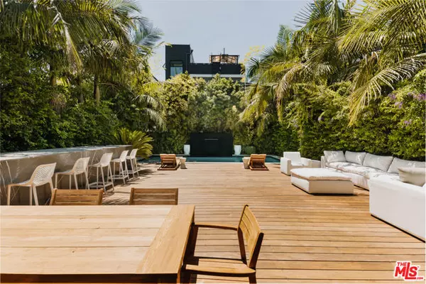 Los Angeles, CA 90048,515 N Harper Avenue