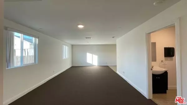 Los Angeles, CA 90011,1161 E 40th Place