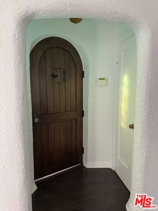 Los Angeles, CA 90048,326 N La Jolla Avenue