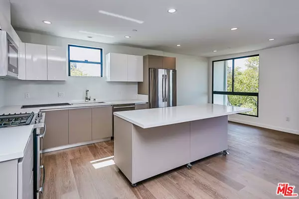 Beverly Hills, CA 90210,328 N Maple Drive #306