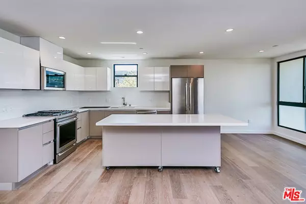 Beverly Hills, CA 90210,328 N Maple Drive #306