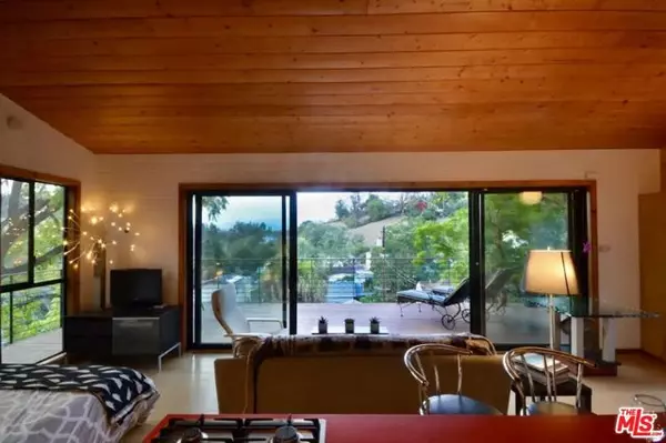 Los Angeles, CA 90039,1926 Whitmore Avenue