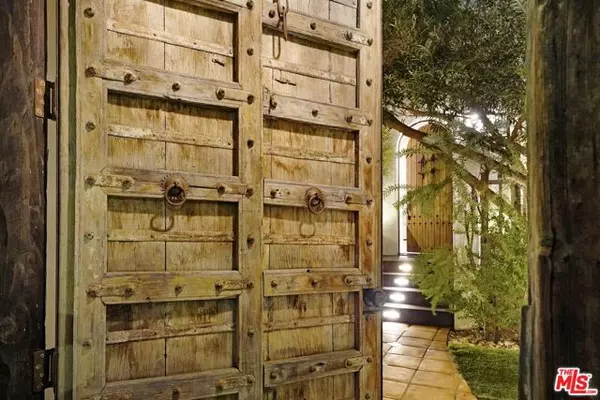 Los Angeles, CA 90046,903 N Vista Street